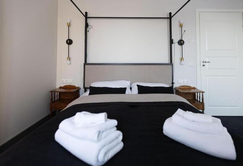 اتاق استاندارد چهارنفره با بالکن, Vilnius Legends House I Best For Families I Free Parking