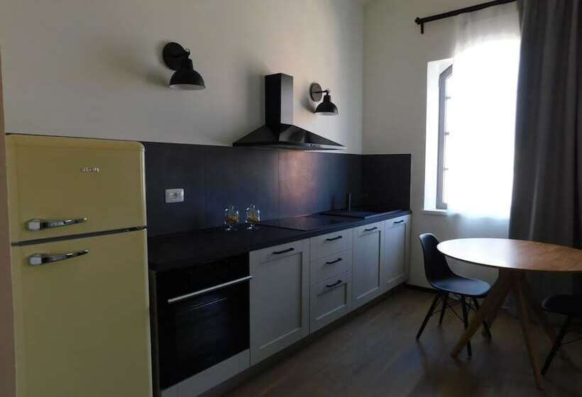 استودیوی استاندارد, Piumaviola Beds & Apartments