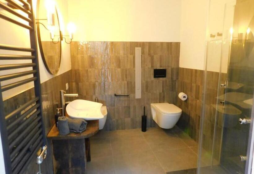 استودیوی استاندارد, Piumaviola Beds & Apartments