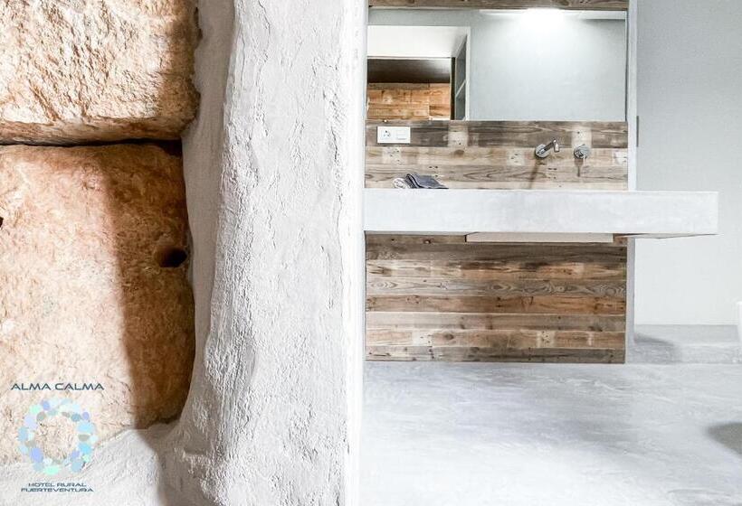 اتاق لوکس با بالکن و چشم‌انداز دریا, Alma Calma Hotel Rural