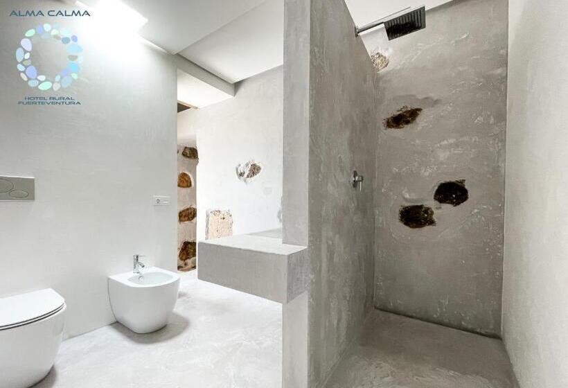 اتاق لوکس با بالکن و چشم‌انداز دریا, Alma Calma Hotel Rural