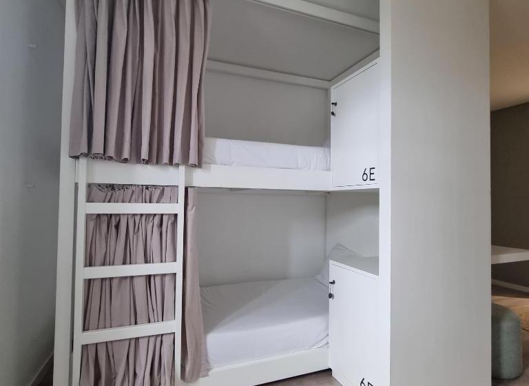 تختخواب در اتاق مشترک, Boa Nova Hostel