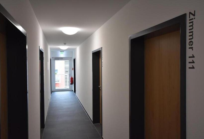 سوییت جونیور, Boardinghouse Henschelstraße