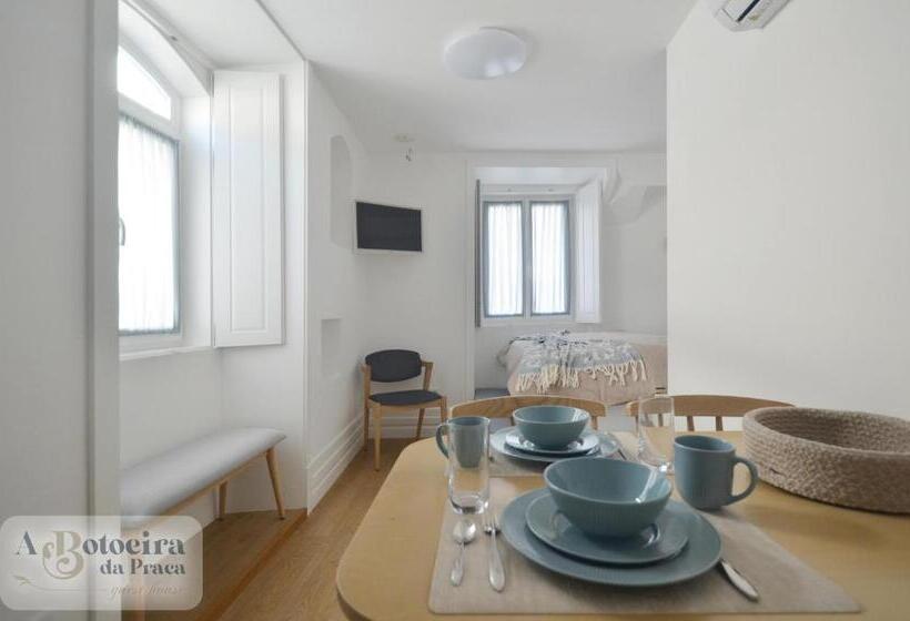 استودیوی استاندارد, A Botoeira Da Praça Guest House