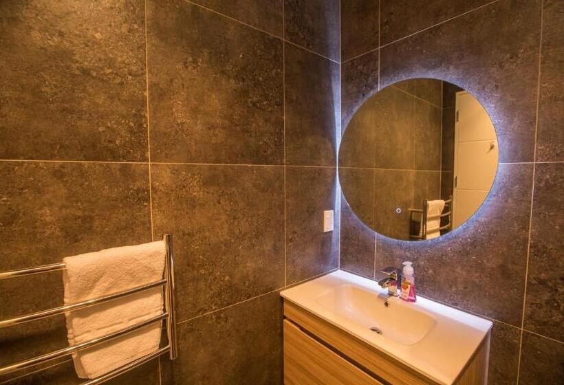 استودیوی استاندارد, Skyrim Lodge