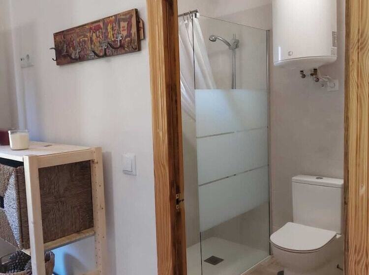 家庭间, Zenia Hostel