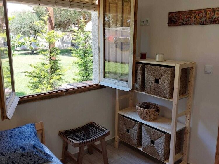 家庭间, Zenia Hostel