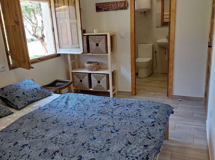 家庭间, Zenia Hostel