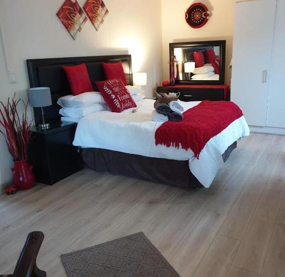 اتاق استاندارد, Christa S Place 897