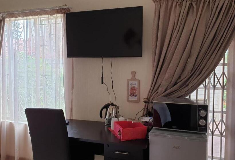 اتاق استاندارد, Christa S Place 897