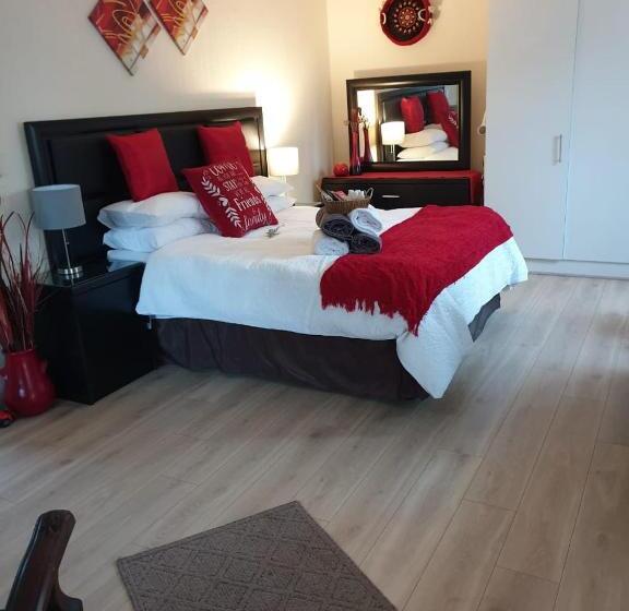 اتاق استاندارد, Christa S Place 897