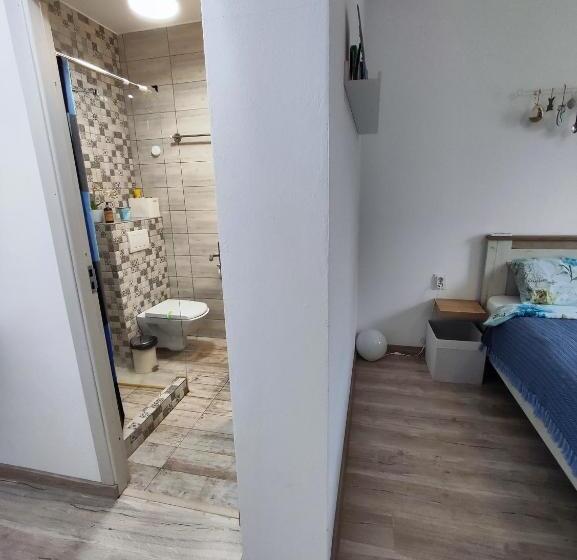 اتاق استاندارد با چشم‌انداز باغ, Happy Home