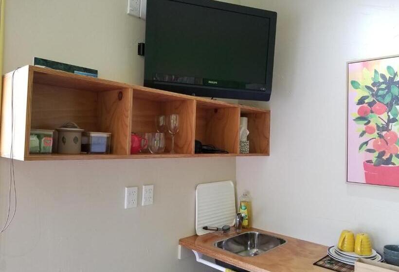 اتاق استاندارد با چشم‌انداز باغ, City Central Apartment – Modern, Private & Quiet