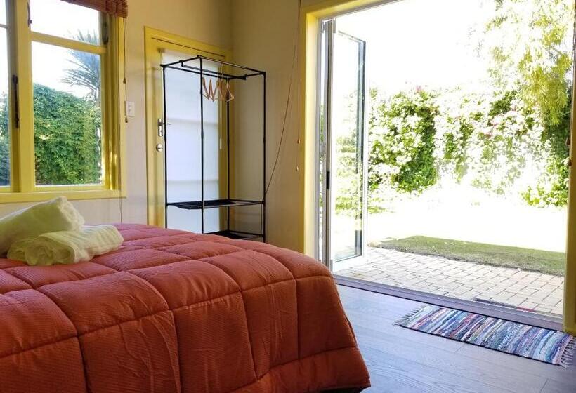 اتاق استاندارد با چشم‌انداز باغ, City Central Apartment – Modern, Private & Quiet
