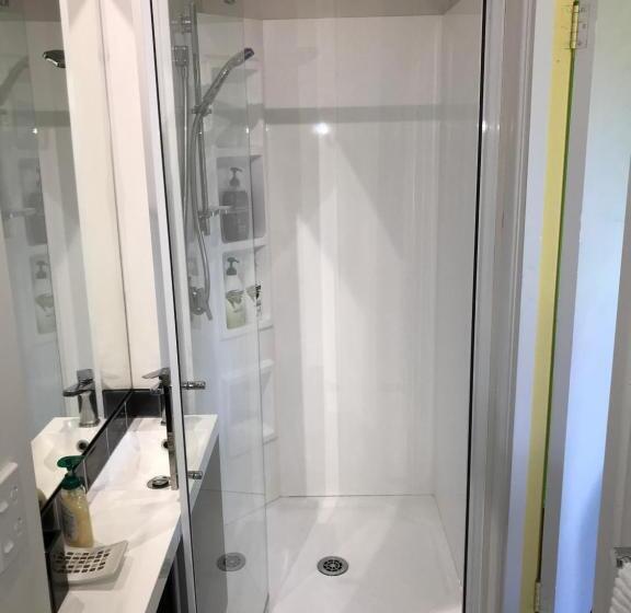 اتاق استاندارد با چشم‌انداز باغ, City Central Apartment – Modern, Private & Quiet