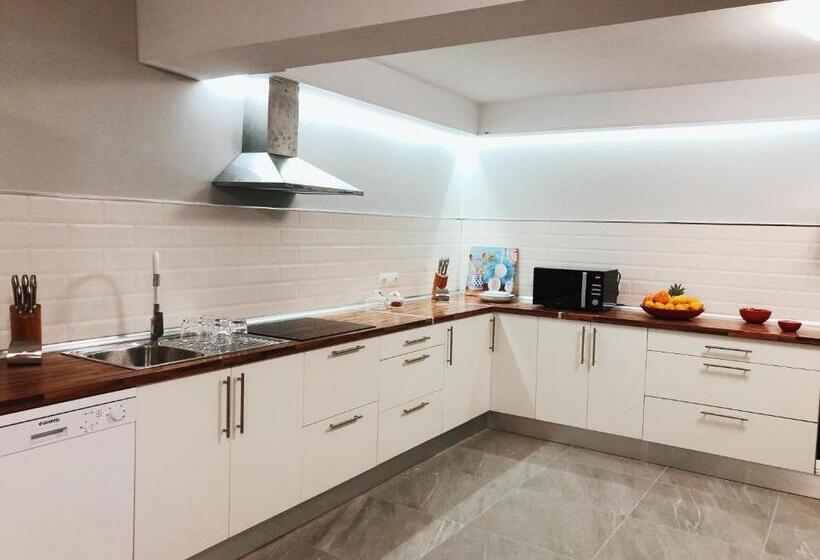 اتاق خانوادگی, Villa 8 Islas