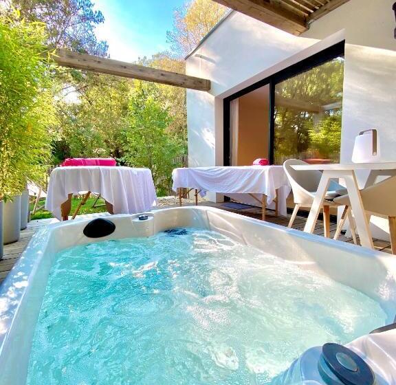 اتاق استاندارد برای معلولان, Chambres Avec Jacuzzi Privatif   Kassiopée Bed & Spa