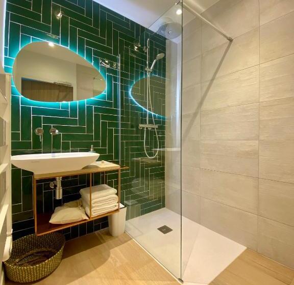 اتاق استاندارد با تخت بزرگ, Chambres Avec Jacuzzi Privatif   Kassiopée Bed & Spa