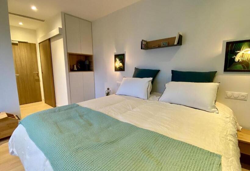 اتاق استاندارد با تخت بزرگ, Chambres Avec Jacuzzi Privatif   Kassiopée Bed & Spa