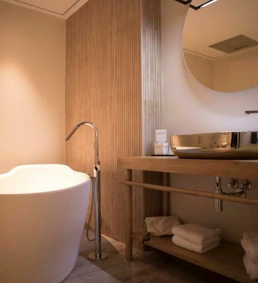 Deluxe Suite King Bed, Vallivana Suites
