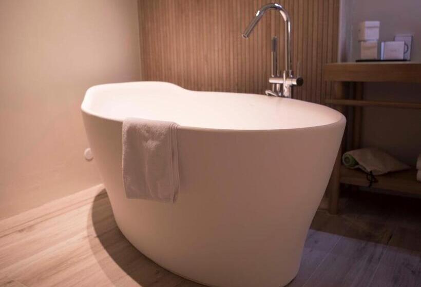 Deluxe Suite King Bed, Vallivana Suites