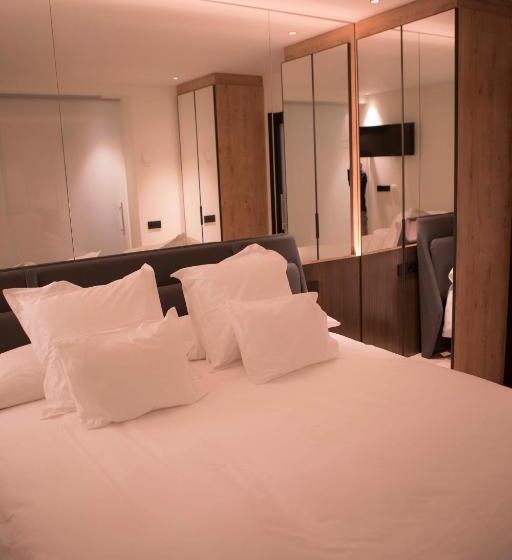 Deluxe Suite King Bed, Vallivana Suites