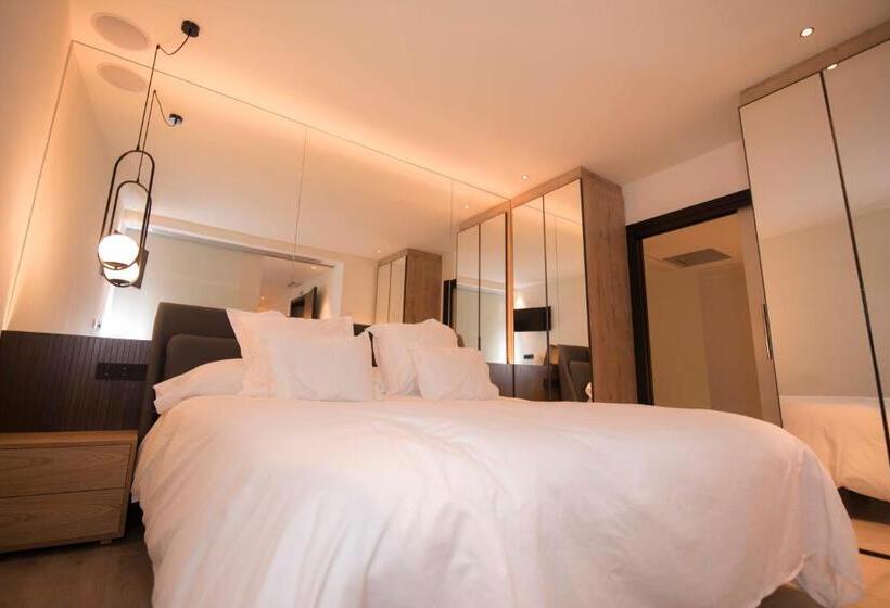 Deluxe Suite King Bed, Vallivana Suites