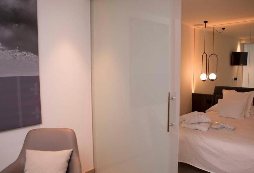 Deluxe Suite King Bed, Vallivana Suites