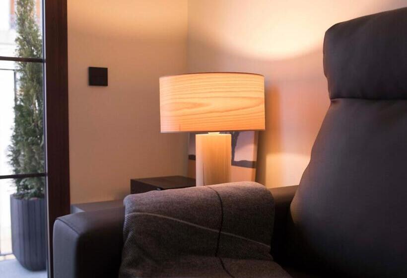 Deluxe Suite King Bed, Vallivana Suites