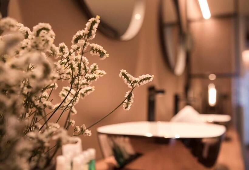 سوئیت با تخت بزرگ, Vallivana Suites