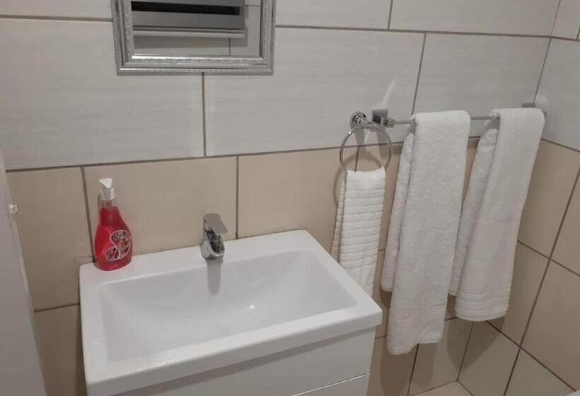 اتاق استاندارد با تخت بزرگ, Ekaya Palace Guest House