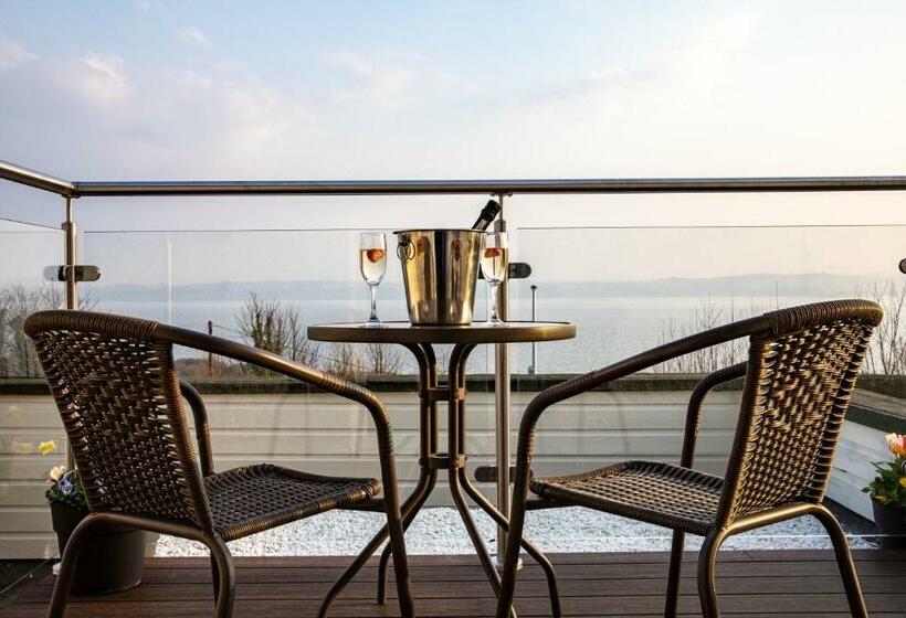 اتاق سوپریور با تخت بزرگ, The Inn At Charlestown