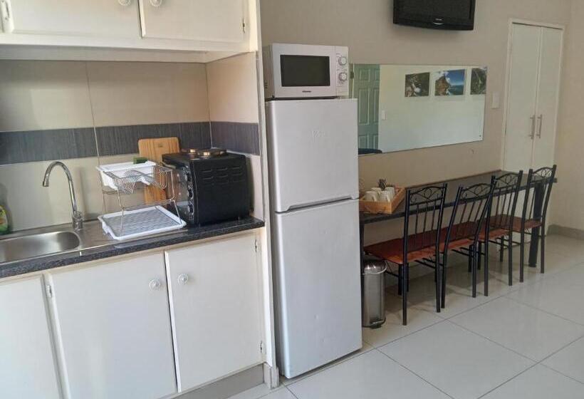 اتاق لوکس با تخت بزرگ, Sonhos Dreams Self Catering Garden Cottages