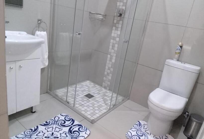 اتاق لوکس با تخت بزرگ, Sonhos Dreams Self Catering Garden Cottages