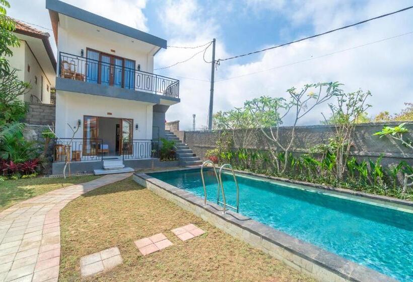 اتاق استاندارد با چشم‌انداز استخر, Wooden Puri Guesthouse By Bukit Vista