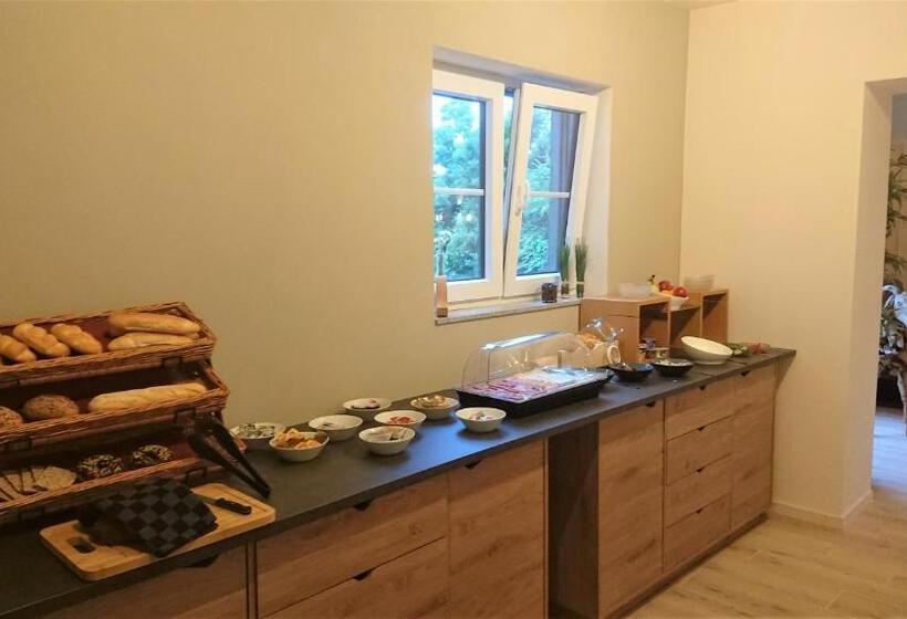 اتاق لوکس چهار تخته, Rock Inn