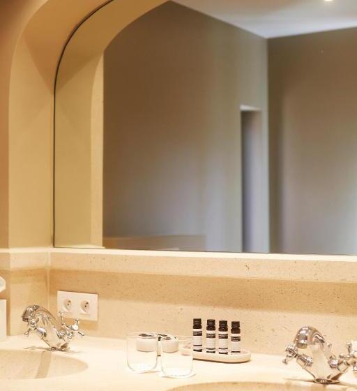 اتاق لوکس با چشم‌انداز باغ, B&b Sett