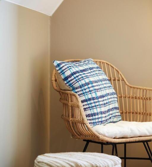 اتاق لوکس با چشم‌انداز باغ, B&b Sett