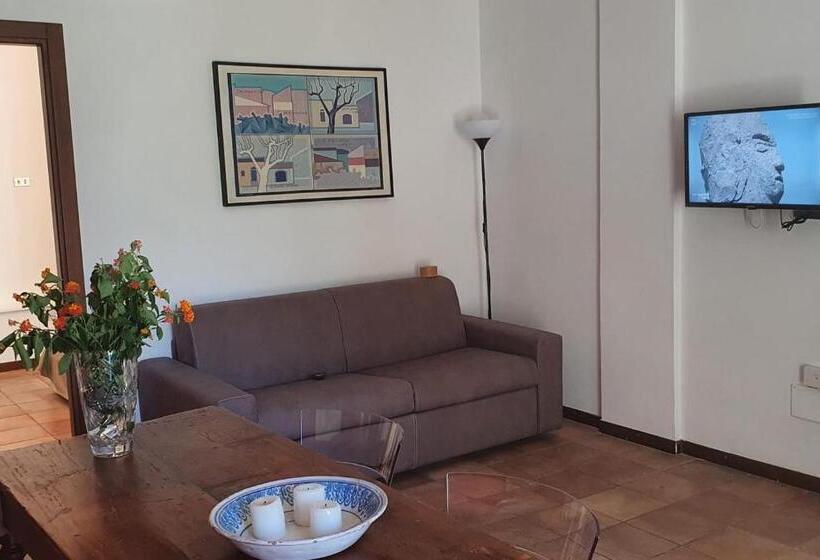 آپارتمان 1 خوابه با چشم‌انداز استخر, Casa Castagna