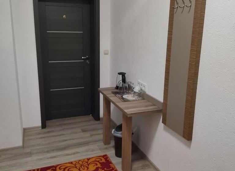 اتاق استاندارد با سرویس بهداشتی مشترک, Goldenesvogtland