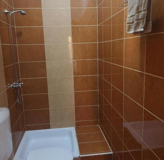 اتاق استاندارد سه نفره, Amina Apartman