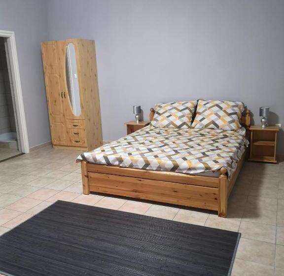 اتاق استاندارد, Amina Apartman