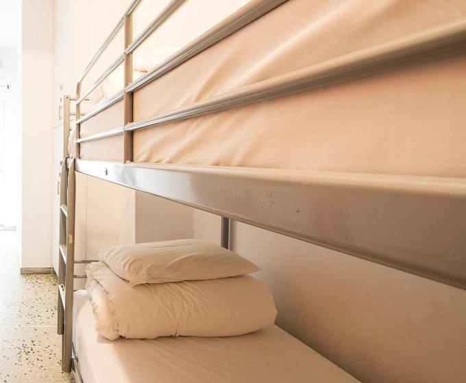 اتاق استاندارد با تخت‌های تاشو, Safestay Athens