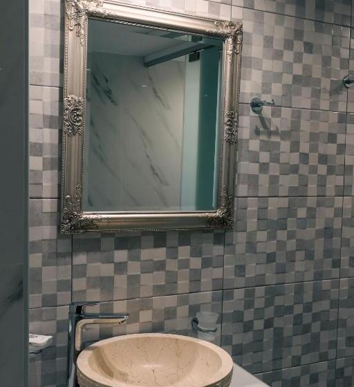 سوئیت با وان آب گرم, Anagenessis Resort