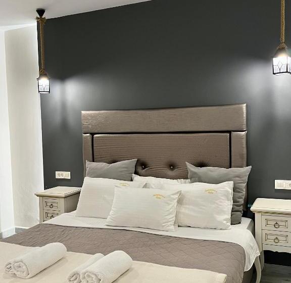 سوئیت با وان آب گرم, Anagenessis Resort