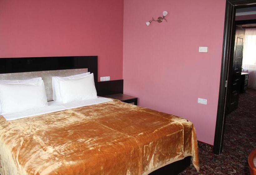 سوییت خانوادگی, Erebuni Hotel Yerevan