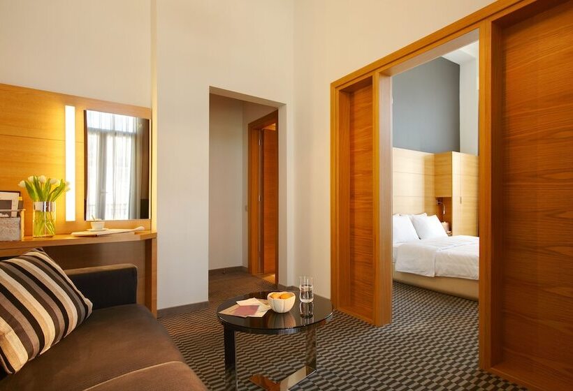 سوییت خانوادگی, Aegli Hotel Volos