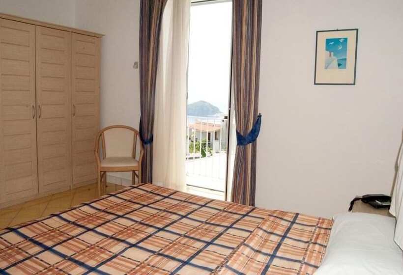 اتاق استاندارد با چشم‌انداز دریا, Villa Giusto