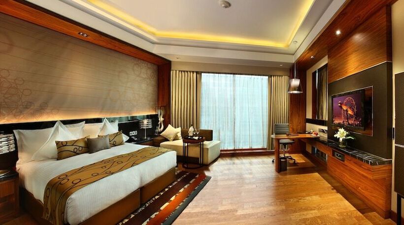 Premium Room, Crowne Plaza New Delhi Rohini, An Ihg
