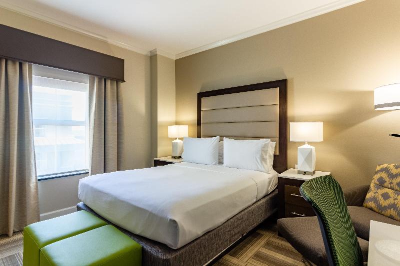 اتاق استاندارد با تخت بزرگ, Holiday Inn Express Savannah   Historic District